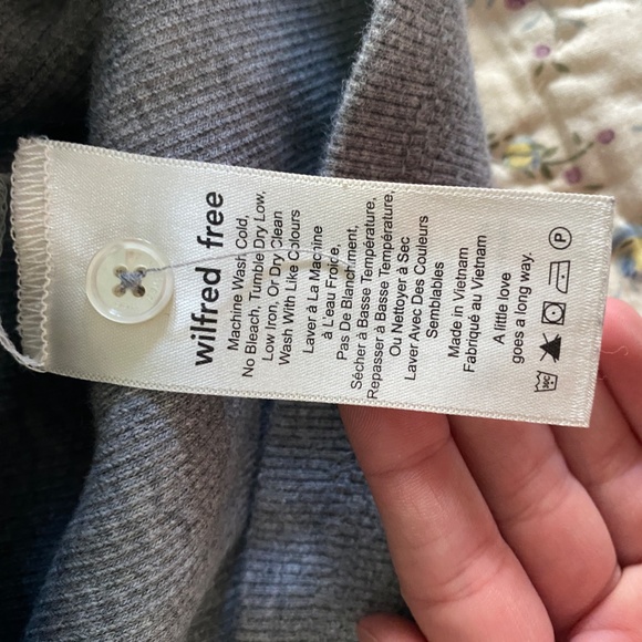 NWT Aritzia Wilfred Free Mavis Long Sleeve Henley Top Gray XXS - Picture 4 of 8